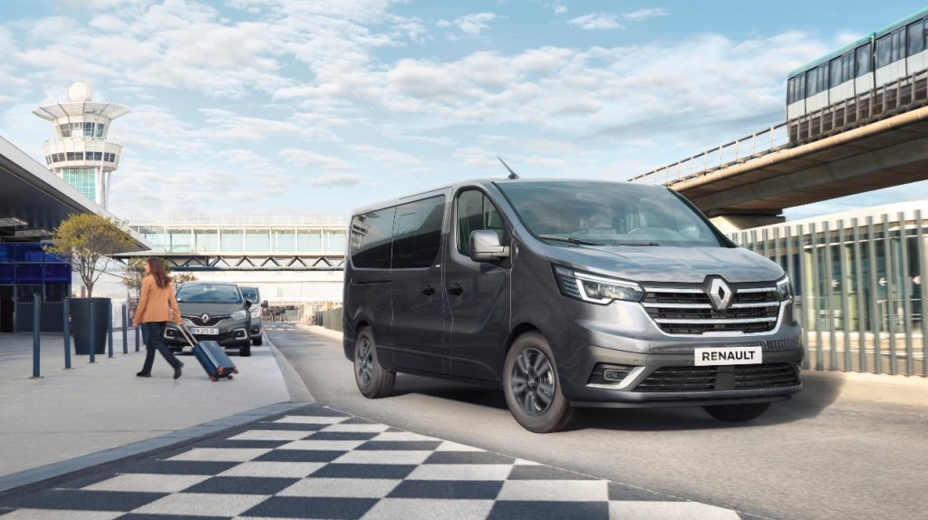 2021-Renault-Trafic-Combi-SpaceClass-are-for-families-VIPs-adventure-3