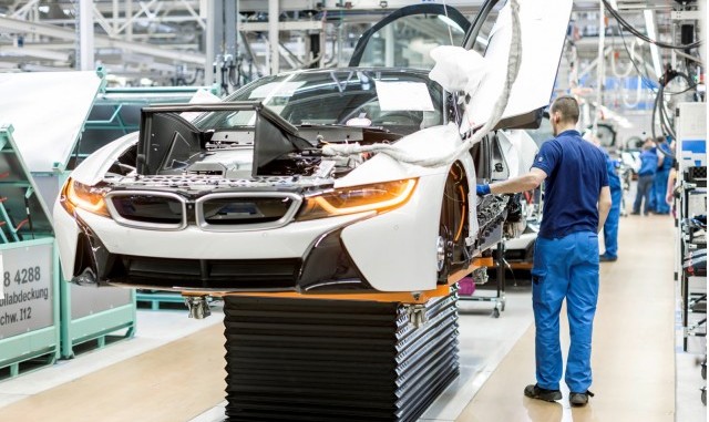 2015-bmw-i8-construction-at-leipzig-plant_100466034_m
