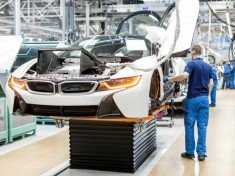 2015-bmw-i8-construction-at-leipzig-plant_100466034_m