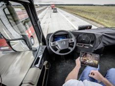 Daimler-Future-Trucks-Autonomous-Trucks-all-Set-for-2025-5