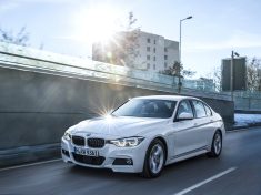 P90208220_highRes_bmw-330e-01-2016