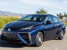 2016_Toyota_Fuel_Cell_Vehicle_022