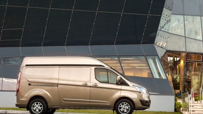 Ford_Transit_Custom_magasitott_3