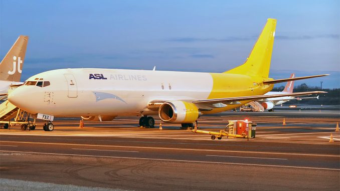 ASL_Airlines,_HA-FAX,_Boeing_737-476_SF_(23338599341)_(2)
