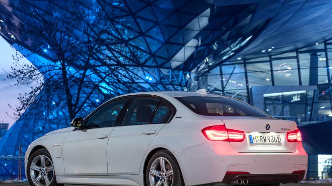 BMW 330e