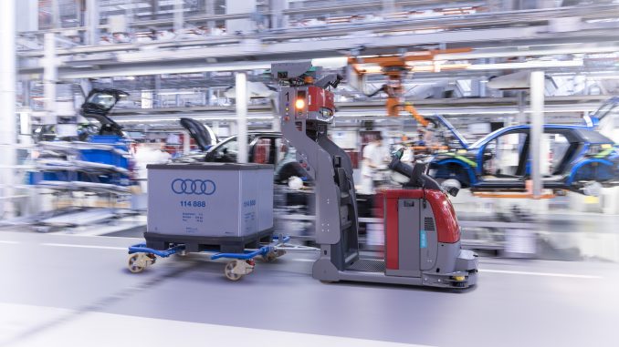 1117_audi-techday-smart-factory_driverless-floor-conveyors_1