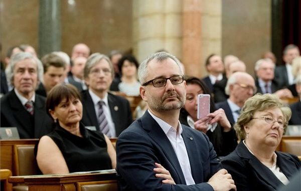 gabor_denes_dij_barabasi