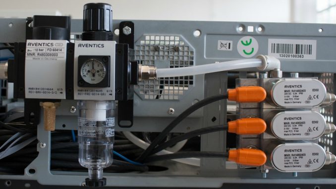 AV_SZTE_PMI_robotkar_002