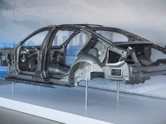 Carbon_Core_Karosserie_des_neuen_BMW_7er_Seitenansicht_-_Quelle_BMW_Group_