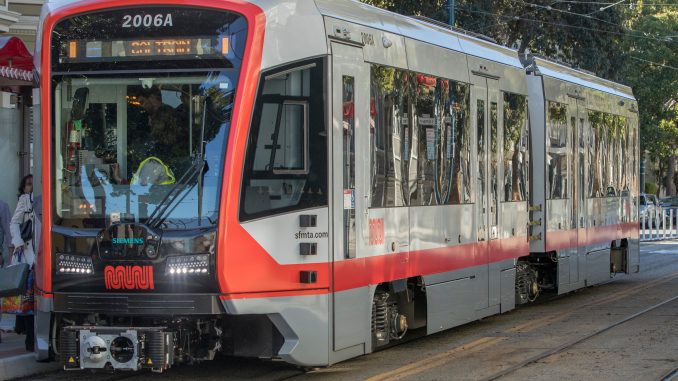 Erste Siemens-Stadtbahn startet Fahrgastbetrieb in San Francisco / Siemens-built light rail vehicles ready to begin revenue service in San Francisco