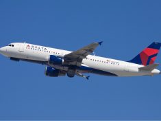 Delta_Airbus_A320_Simon