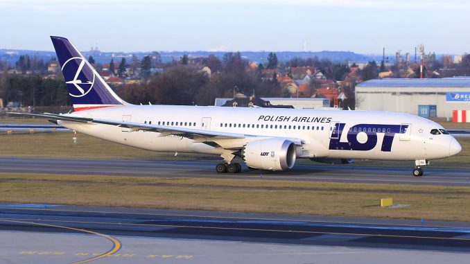 LOT_Boeing_787-8_SP-LRA_Lebeda