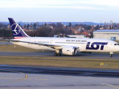 LOT_Boeing_787-8_SP-LRA_Lebeda