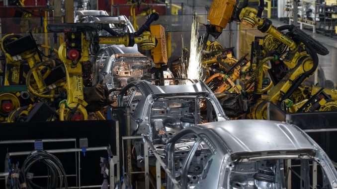 Peugeot_factory_robots_assemble