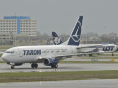 TAROM_Boeing_737-700;_YR-BGH@AMS;15.04.2013_705dy_(8680625362)