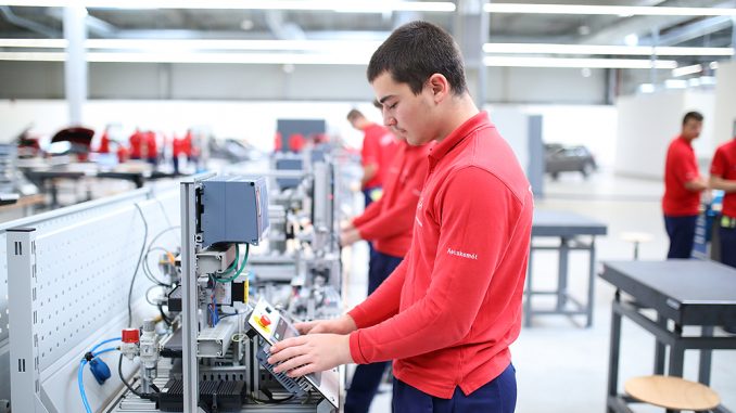 A Mercedes-Benz Academy Kecskemét oktatócsarnoka