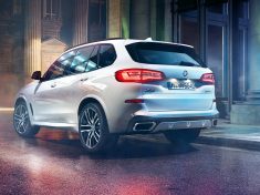 bmw-g05-x5-onepager-exterior-interior-gallery-wallpaper-02.jpg.asset.1526633861116