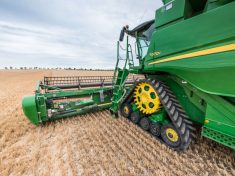 John_Deere_T670i_combine_with_new_tracks