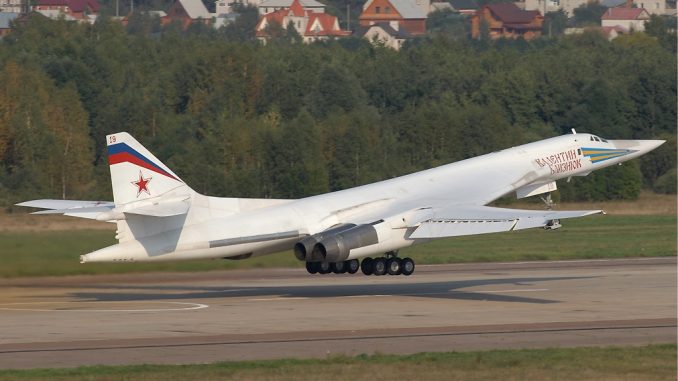 Tu-160_at_MAKS_2007 Tu-160