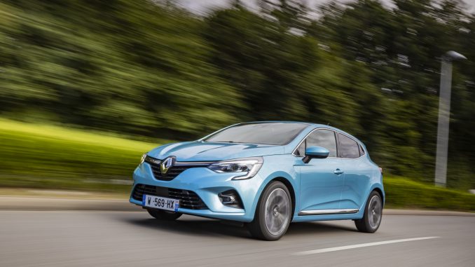 2020 - Renault CLIO E-TECH tests drive Renault