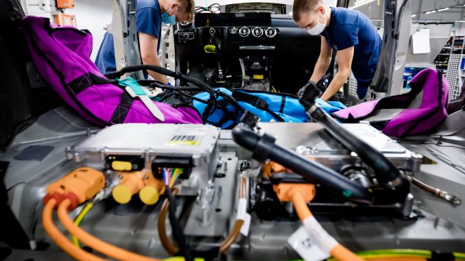 Megkezdodott_a_Plug_in_Hybrid_modellek_gyartasa_Kecskemeten_5