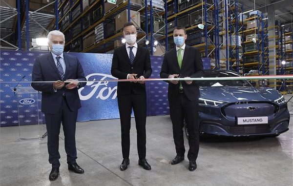 ford_biatorbagy