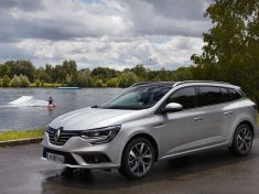 RENAULT MEGANE ESTATE (KFD) PRESS TESTS IN VALLEE DE CHEVREUSE