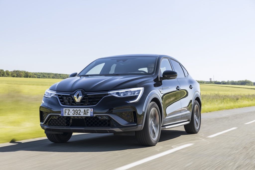 2021 - New Renault ARKANA E-TECH test-drives