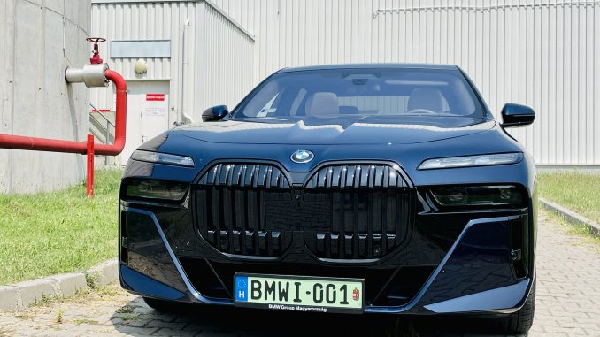 BMW i7