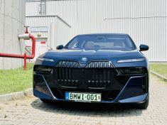 BMW i7