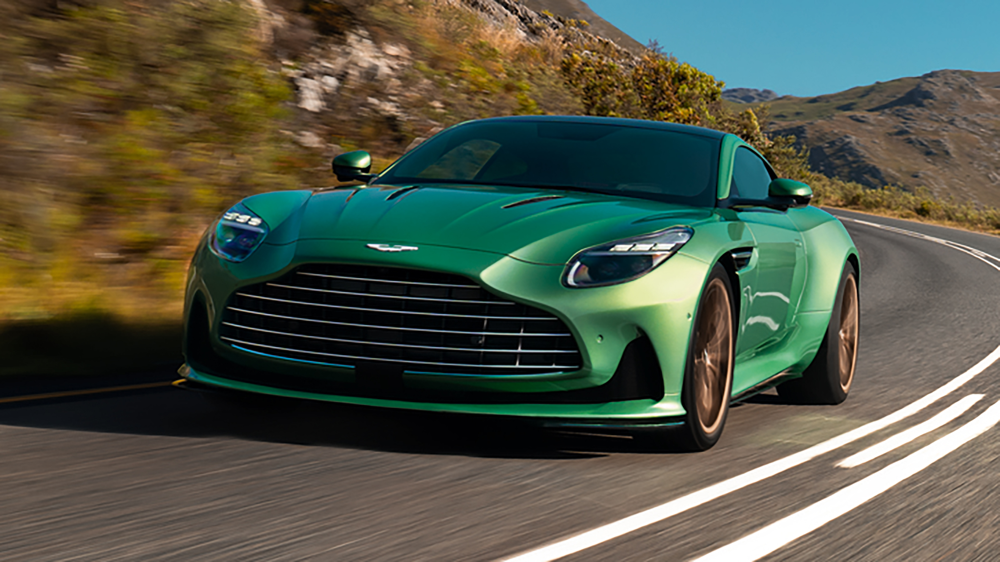 Aston Martin DB12 2/2 autó