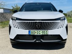Peugeot e-5008