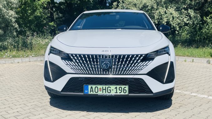 Peugeot e-408