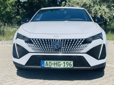 Peugeot e-408