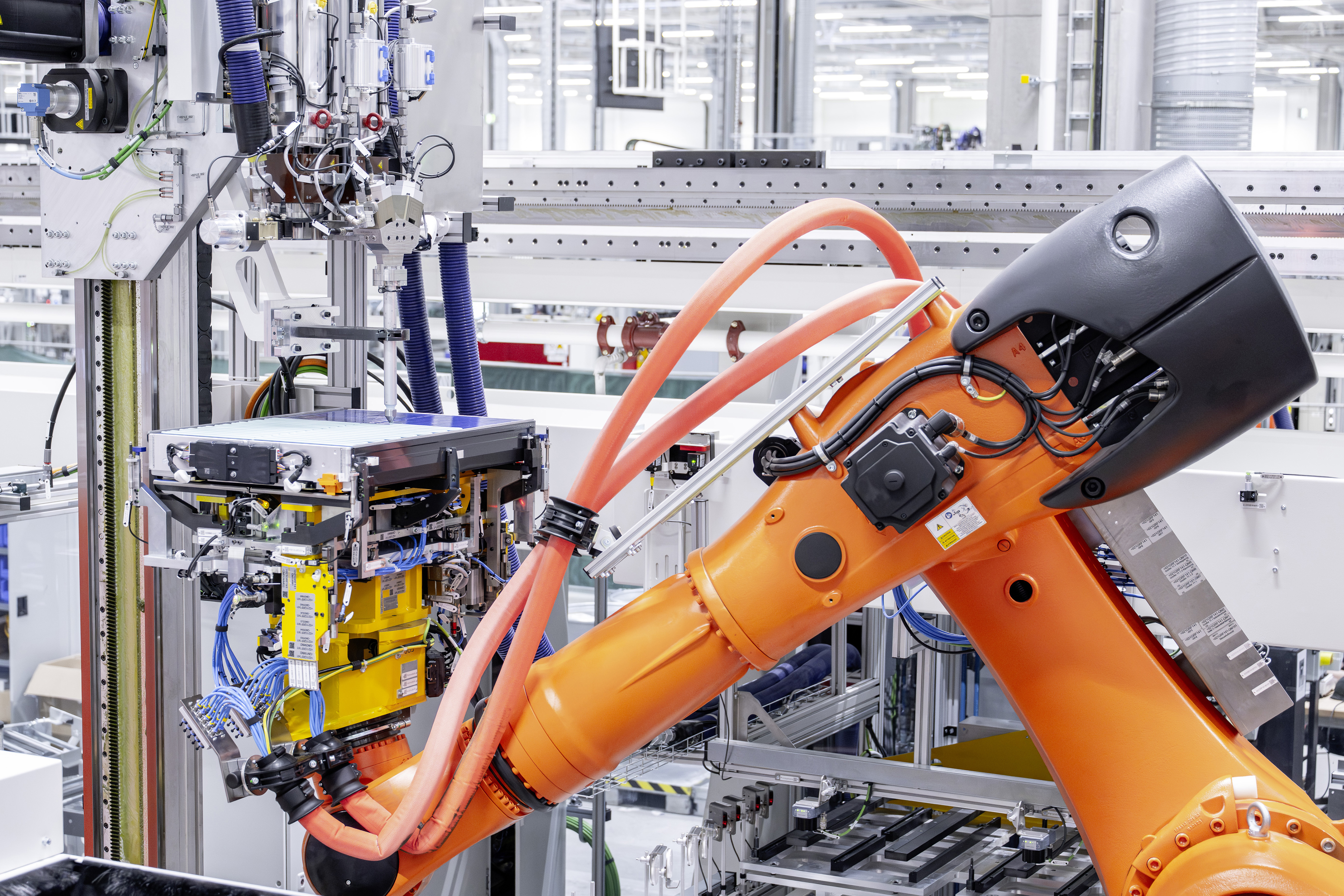 Mercedes-Benz Werk Kecskemét - Batteriemontage: Einblick in die Batterieendmontage der neuen elektrischen Mercedes-Benz C-Klasse // Mercedes Benz plant Kecskemét – battery assembly: Insights into the battery end of line assembly of the new electric Mercedes Benz C Class