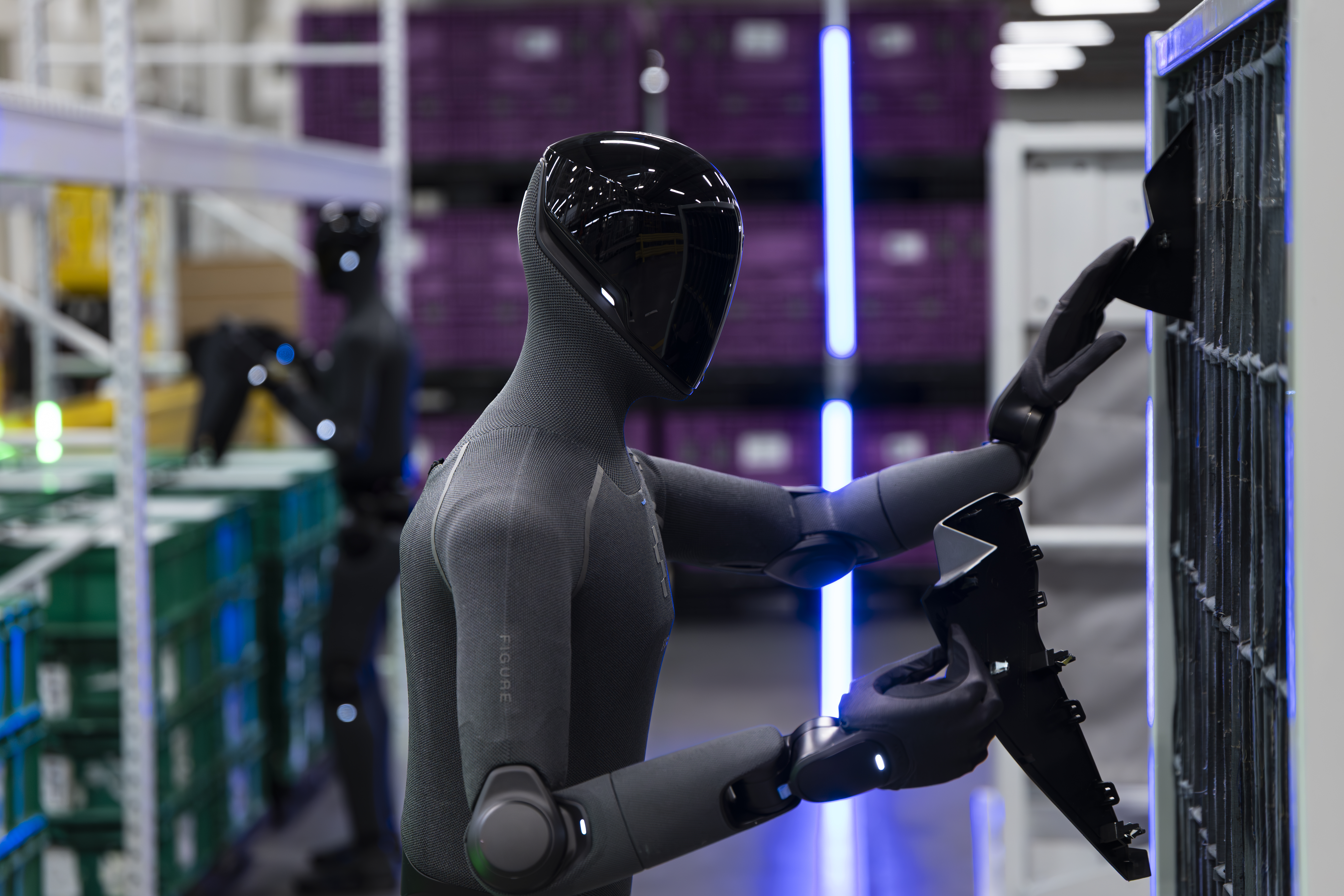P90646725_highRes_humanoid-robot-figur