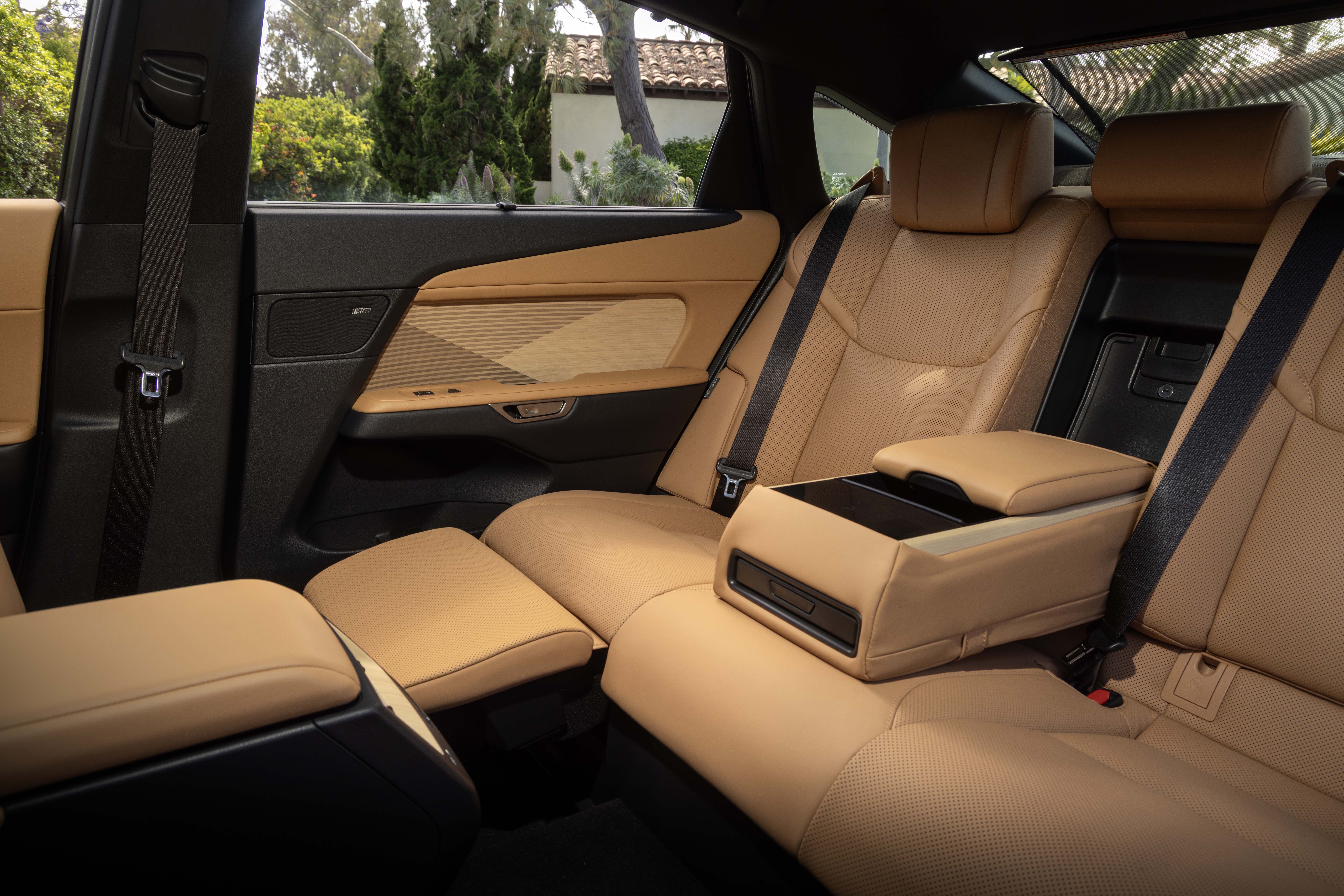 lexus_es350e_luxuryexecutive_skylightblue_hazelpalomino_046